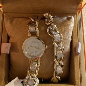 ⭐️NWT⭐️Tory Burch Gold Metallic Mini Reva Wrap Chain Watch